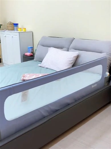 Tidur bayi jadi nggak perlu takut jatuh lagi! Pelindung ranjang anti jatuh dengan tinggi yang bisa disesuaikan, menjaga tidur nyenyak si kecil. Anak sering bolak-balik saat tidur dan bikin khawatir jatuh dari tempat tidur? Coba pakai pelindung ranjang ini!#pagar #pagartempa#pagarbayi #paydaysale