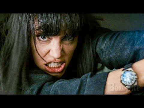 Angelina Jolie aniquila a 3 policías en un auto | Agente Salt | Clip en Español
