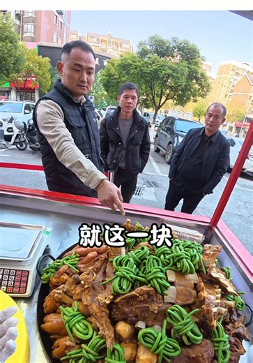 Delicious Chinese Street Food: Pork Ribs with Potatoes
