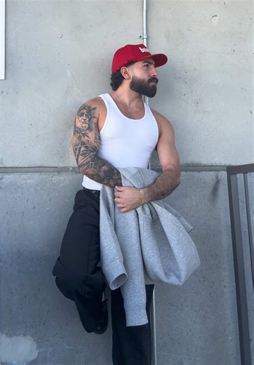 Big Pants to Fill: Trendy Men’s Baggy Trousers Styles