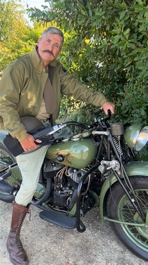 Tankiste US ARMY - Armored Command FIRT KNOX. The Kentucky Tanker – U.S. Army Armored Command – Fort Knox embodies the legacy of America’s armored units, trained in one of the most iconic military centers in United States history. #USArmy #ArmyStrong #ArmoredCommand #TankCrew #ArmoredWarfare #ArmorBranch #TankLife #MilitaryHistory #ArmoredUnit #FortKnox #TankTactics #Armor #ArmoredDivision #MilitaryCollector #vintagemilitary Located in Fort Knox, Kentucky, the headquarters of the Armored Command