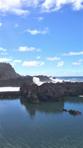 🌊 Watch the waves break, then disappear. Your thoughts can do the same #ocean #wawes #moments