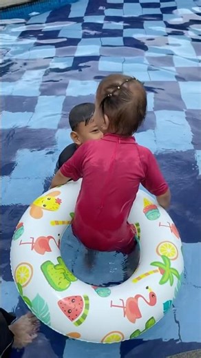 ABIL TEACHES YOU TO SWIM #kite #pool #swimming #trendingshorts #trendtiktok #shortvideo