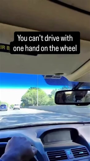 Why everybody like using one hand when driving! #drivinglesson #fails #mrroadready #Accidents #Drivingtips