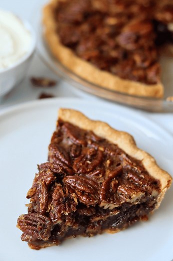 The secret to the best pecan pie? Roast your pecans first! 👏 It brings out that rich, nutty flavor that pairs perfectly with the sticky, sweet filling — all baked inside a buttery, flaky sourdough pie crust. This pie is simple to make, beautiful to serve, and you can prep it a few days ahead so hosting day feels easy-breezy. 🥧✨ Comment 'LINK' for the recipe! Otherwise, you can find the recipe on my website at https://simplicityandastarter.com/sourdough-pecan-pie-recipe/ #sourdoughbaking #sourd