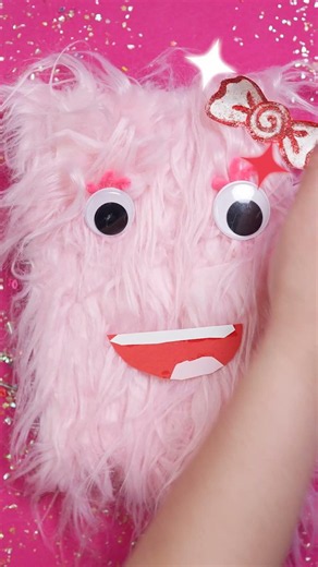 Design and create a pretty pink fluffy monster notebook with Emmie! 📓🌸🎨