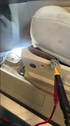 Ford power seat not working. Finding the issue with a snap on power probe.