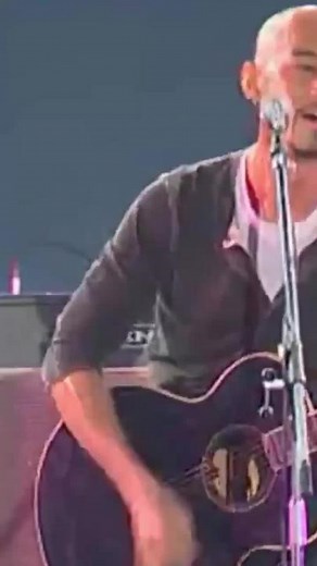 Acoustic Guitar Performance at a Live Concert