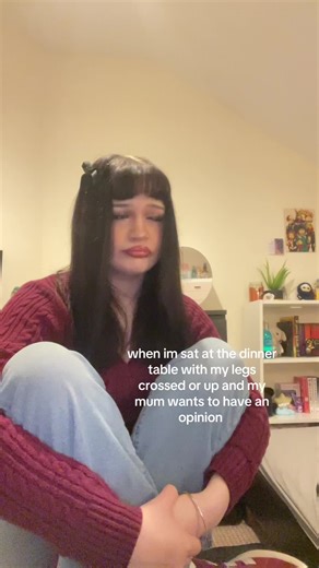 Dinner Table Dynamics: Navigating Family Conversations