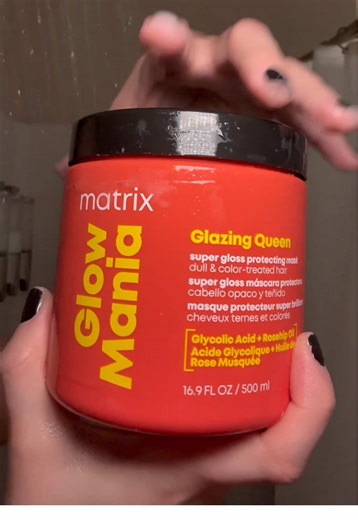 A tale of dull, color-treated hair to a hydrated, glossy comeback ✨ Food For Soft cleanses, Glow Mania glazes, shine returns. #matrix #glowmania #foodforsoft #matrixhair @kenzie ♡