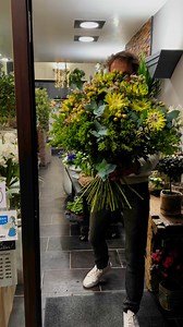 Gerberas pasta Pistaccio , Hypericum Coco gelato , Limonium rose China et Waxflower blanc. #gerbera #hypericum #limonium #wax | Gerbert Création