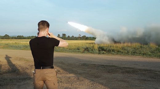 How the U.S. Army’s HIMARS Rocket Launcher Dominates the Battlefield