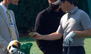 Fred Couples’ Persimmon driver draws a crowd at the 2021 Masters