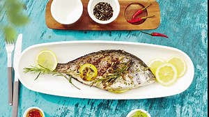 Villeroy & Boch Artesano Collection Centerpiece- 4 Piece Buffet Station - Premium Porcelain and Hard Wood Design - Made in Germany - Perfect Statement or Entertaining Piece for Cocktail Hour