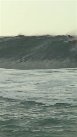 #throwback Thursday we celebrates classic moments with legendary champion Andy Irons at the 2006 Billabong Pipe Masters. It was an unforgettable finale with his lifelong rival, @kellyslater . First is a perfect 10 point ride at Backdoor. With Slater in the overall lead, Andy then pulls off the famous "the floater". Andy's famous final wave, which featured a high-risk barrel followed by the critical "floater" over the end section, is particularly charged in his rivalry with Kelly Slater .... This