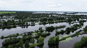 「オランダの北オランダにあるシェエンダイク・ハムレットで、細長い島々を飛びましょう。空撮ドローンショット」の動画素材（ロイヤリティフリー）3600315483 | Shutterstock