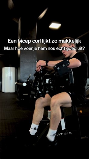 Probeer dit eens uit in plaats van je hele lichaam te gebruiken om dat gewicht te verplaatsen Ik zie zoveel mensen in de gym bijna over het bankje heen gegooid worden door het gewicht. Er is geen enkele controle aanwezig Zorg nou eens dat je een gewicht gebruikt waarbij je NIET je hele lichaam nodig hebt om het te verplaatsen, gecontroleerd excentrisch kan blijven (en nee dit hoeft geen 4 seconden te duren) en volledige ROM kan pakken Doe er je voordeel mee #gym #biceps #sportschool #fyp