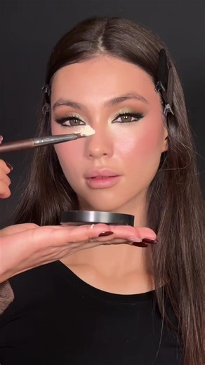 اعلان | طريقه الباودر جميع الفرش من بوغينيا @بوغينيا | bogenia الباودرز الورديه من @Huda Beauty @Huda @BjBeauty ‏Ad #تتوريال #tutorial #مكياج #كونسيلر #بوغينيا