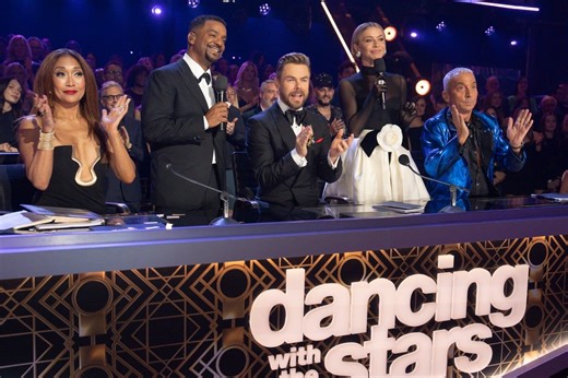 DWTS judge Carrie Ann Inaba calls out audience member for heckling her during live finale