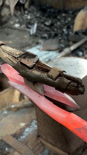 91K views · 696 reactions | This is how the process of making a rubber tapping tool begins! #fyp #fypシ゚viralシfypシ゚ #fypviralシ #blacksmithing #blacksmith #blacksmithindonesia #rubber | Rizaldi | Facebook