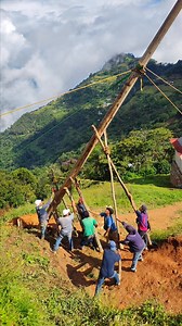 90K views · 606 reactions | Así es como se están instalando los postes de luz de la energía eléctrica en la comunidad de Barrio Guadalupe, Soyaltitla, Mazatlán Villa de Flores, por parte del gobierno municipal que preside el C profesor Teófilo Marín Pablo. | Voz Rural | Facebook