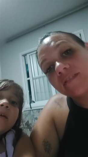 Os vídeos de Laurinha (@lauramrive) com som original - Laurinha