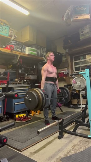 550 trap bar deadlift PR