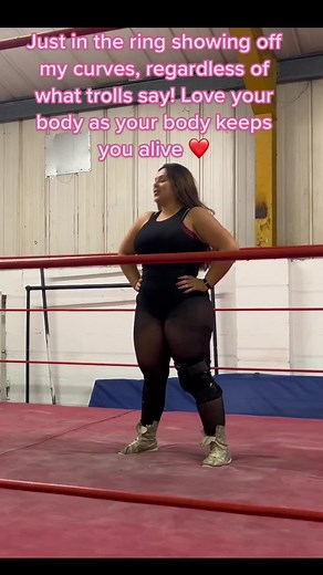 We focus so much on body image we forget about all the amazing things our body actually dose. Imagine waking up and not being able to walk or use your hands, imagine not being able to see, smell, taste or touch… our body’s are perfect the way they are. My body allows me to wrestle, go to the gym, spend time with my friends/family plus in my opinion my body looks pretty darn good ;) #bodypositivity #bodypositive #c#curvyqueenc#curvyqueensv#voluptuousc#chicaa#arabqueena#arabbelikea#arabbeuatyh#hip