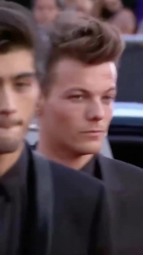 Zayn Malik and Louis Tomlinson at AMAs 2014