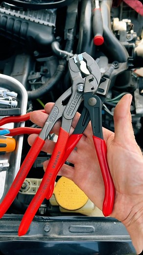 KNIPEX on Instagram: "🇺🇸 @mrsubaru1387, a skilled car mechanic, showcases the effectiveness of the Hose Clamp Pliers for Click clamps KNIPEX 85 51 250 C. Within the intricate confines of combustion engines, attaching or detaching hoses like fuel hoses or suction nozzles can be challenging. The unique rotating jaw inserts of the 85 51 250 C allow for easy operation of click clamps in any position. Thanks for sharing, Robert! ~~~ 🇩🇪 @mrsubaru1387 ist Kfz-Mechaniker und zeigt er hier die Schlau