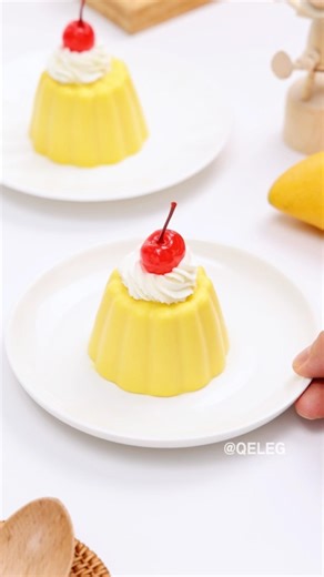 🥭✨ Creamy and light mango pudding🛒Mold from @qeleg_cake Shop Link in bio#mousse #pudding