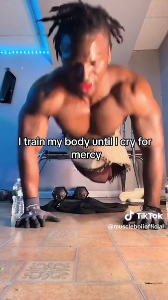 I do need a better face mask though, pray for me🤲🏾🖤 #workout #motivation #gym #gymtok #foryou #viral