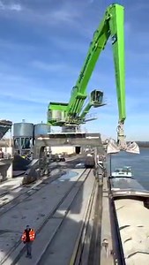13M views · 57K reactions | The World's largest material handler working on the river Danube in Austria unloading barges. The Sennebogen 895 weighs around 420 tonnes. We'll have the story on it soon in the magazine. | Awesome Earthmovers | Facebook