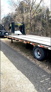 A real world demonstration of a Gatormade Hydraulic Dovetail / Hydraulic Jack systems on a cold winter day! Use the button push convenience to get you back in the heated cab of your truck or equipment 🦾🔥 | Gatormade Trailers