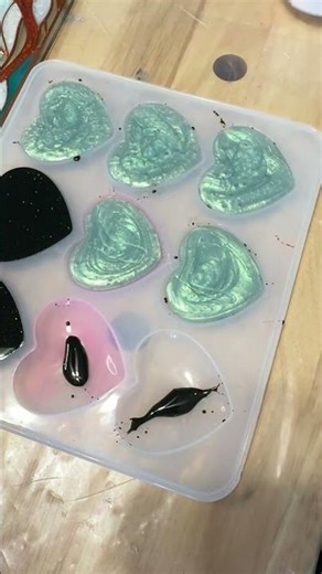 Color changing glitter ✨ #epoxyresinart #epoxyresin #resincrafts #resinart #epoxy #resin #resinarts