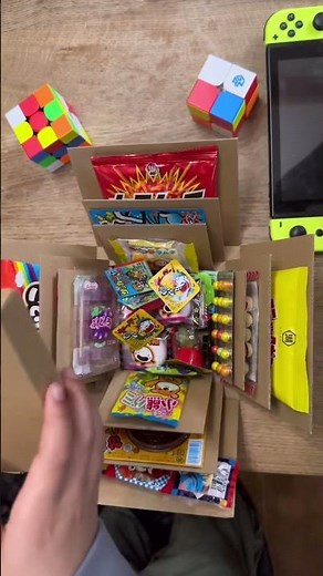 サプライズ‼️お菓子が飛び出すびっくり箱🎁🍭