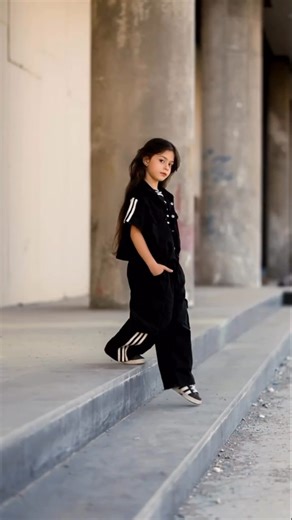 44K views · 24K reactions | ✨Creative Poses for Kids! 殺 Save & Try it with your kids! 﫶  Tag a friend who would love these ideas! ⬇️  @hosenax . #KidsPoses #PhotoIdeas #PosingTips #BehindTheScenes #PortraitPhotography #fixthephoto #MobilePhotography #CreativePoses #InstaReels #photographylover | mobilephotographyfan | Facebook