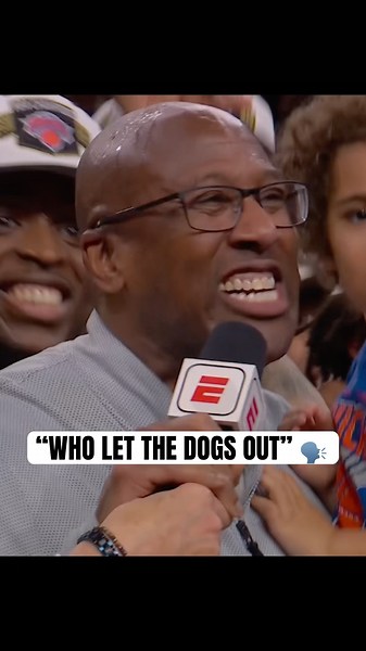 Mike Brown & the Knicks sing 'Who Let the Dogs Out' 🤣