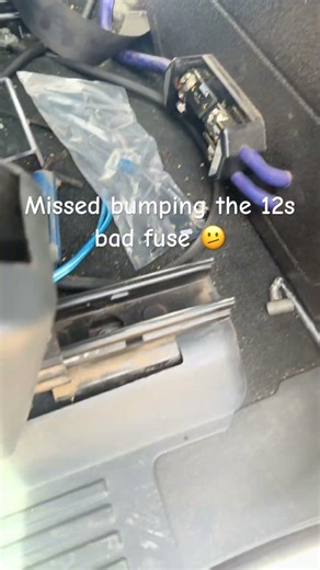 Replacing the fuse #automobile #chevytrucks #soundsystem #bassmusic
