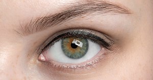 L'eye-liner permanent, l'assurance d'un trait longue durée