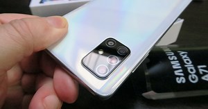 Samsung Galaxy A71 Unboxing: întoarcerea telefonului care a speriat bingerii