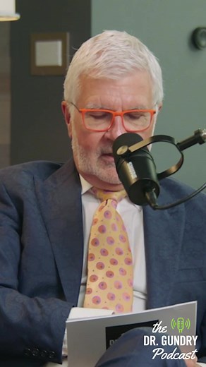 As a former diet coke ADDICT (I used to drink 7-9 cans a day!), I don't give this warning lightly. Diet coke is NOT healthier for you than regular coke. In fact, countless studies now show that the artificial sweeteners used in diet sodas wreak absolute havoc on your gut's friendly bacteria. But fear not! Here's how I beat my addition: I invented this #healthycoke hack. Use San Pellegrino and AGED balsamic vinegar (please don't use salad dressing folks! I've seen this done on Tiktok!) for a tast