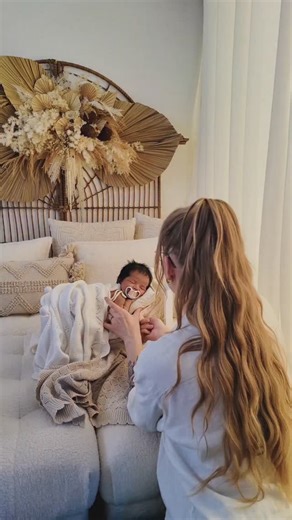 Natasha Simpson on Instagram: "Getting back into filming & sharing videos in my new Little studio space. It's taken me a few months to adjust, but I think I've finally found my happy space again. #newbornphotography #studiophotographer #babyphotography #babyphoto #newbornposing #photographers"