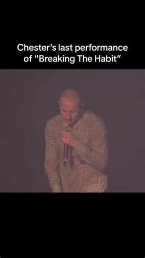 Chester Bennington Emotional Last Performance of 'Breaking The Habit' | Live in Birmingham 2017