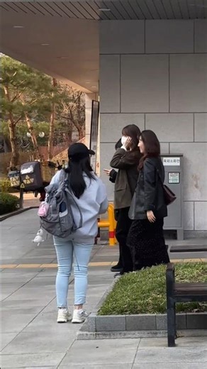 Yoona was spotted attending Yuri's musical performance 'THE WASP' cr.@okwnkyr #yoona #윤아 #임윤아