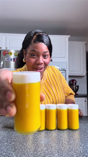 Not feeling my best today 🤧 So I made my ginger, turmeric & pineapple drink with lemons. Would you drink this as a shot or tea?