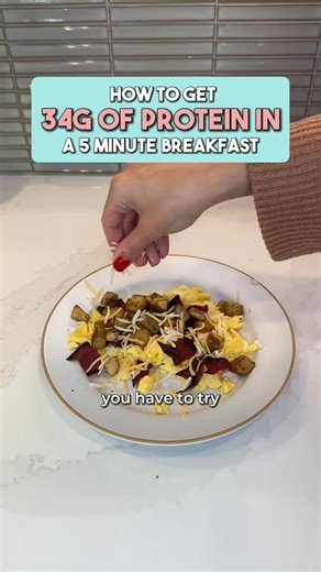 Danielle McClellan, Dietitian on Instagram: "How to get 32g of protein and 450 calories in a 5 minute breakfast 🍳 Confused about protein on your fitness journey? Comment “PROTEIN” to get a free guide with some of my favorite high-protein foods and make it easy! #dietitianapproved #fatloss #nutrition #highproteinrecipes #healthyeating"