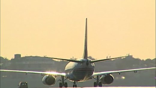 Pilot schläft in der Business-Class und überlässt Azubi das Cockpit