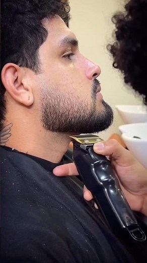 How Barbers Actually Trim a Beard ✂️
