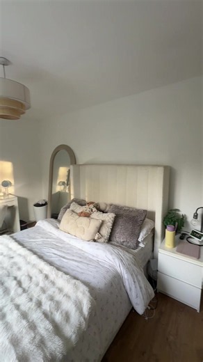 Room Reset Routine: Clean Bedroom Reset with Vanilla/Clean Girl Vibes